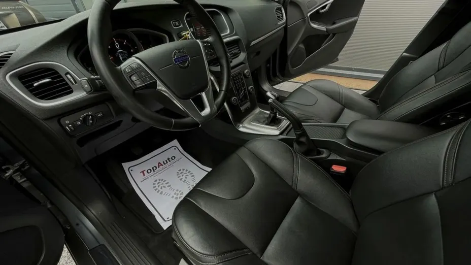 VOLVO V40 Cross Country -