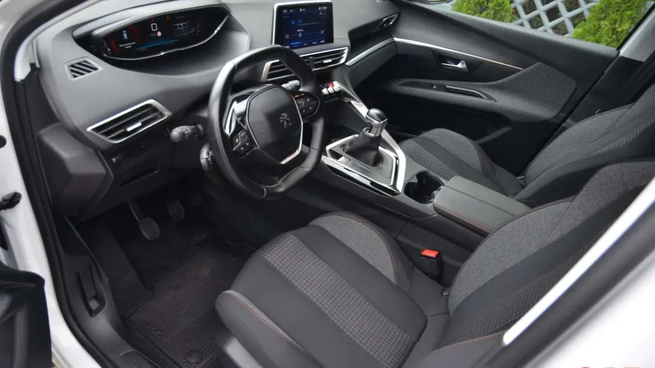 PEUGEOT 3008 -