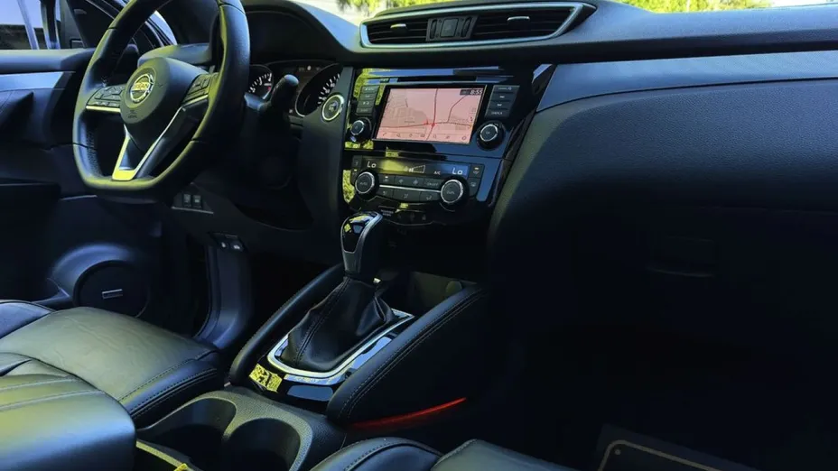 NISSAN Qashqai -