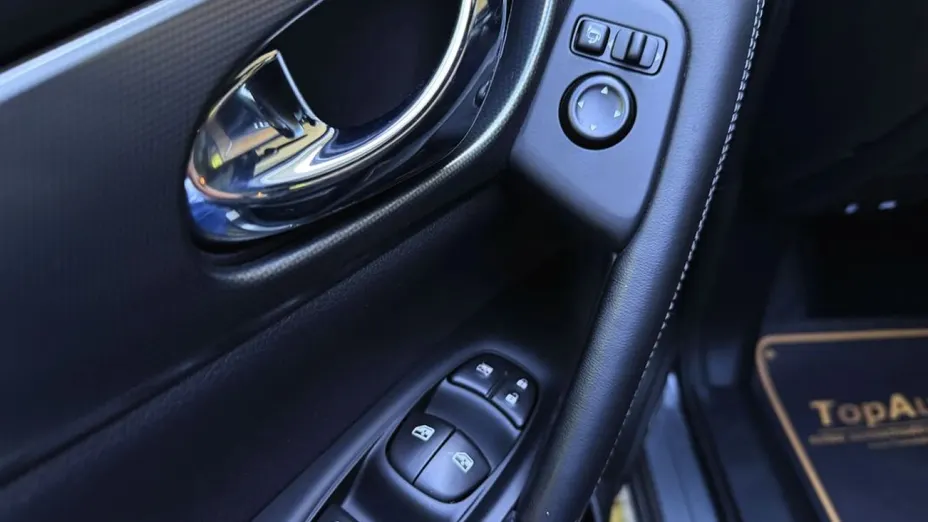 NISSAN Qashqai -