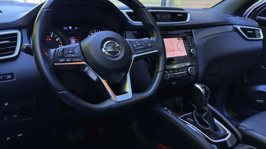 NISSAN Qashqai -