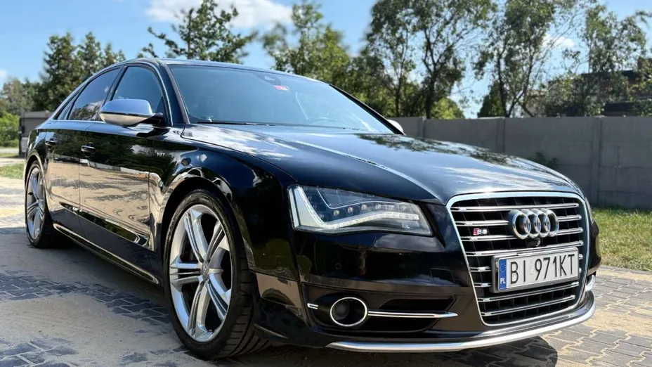 AUDI S8 -