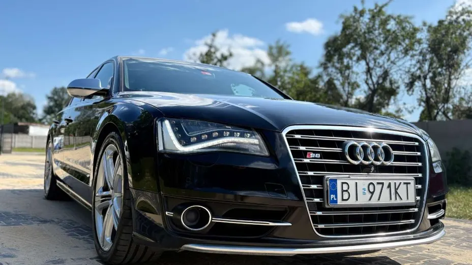 AUDI S8 -