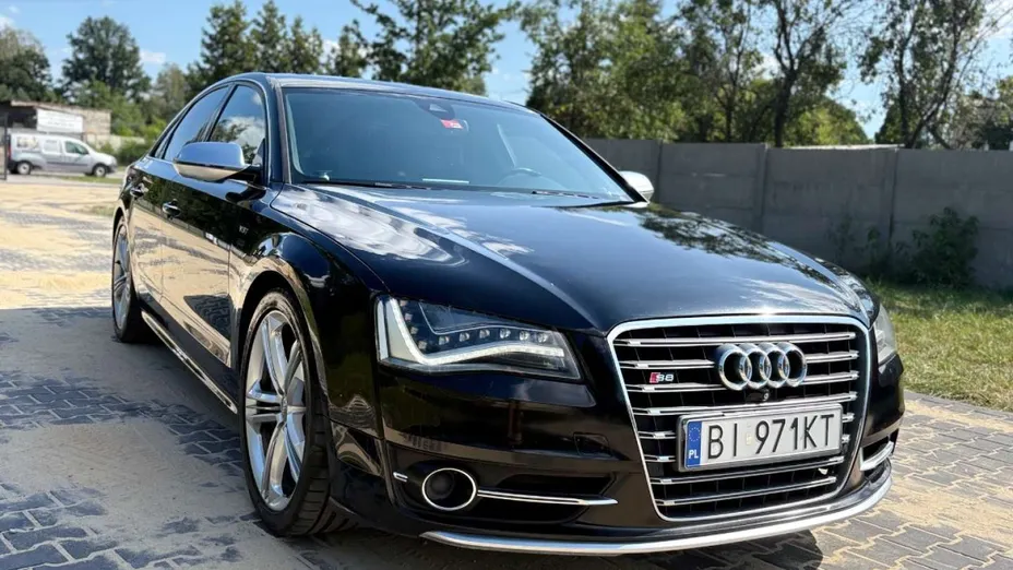 AUDI S8 -