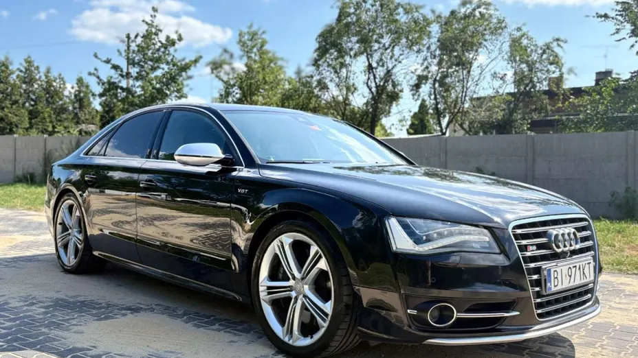 AUDI S8 -