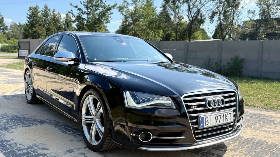 AUDI S8 -
