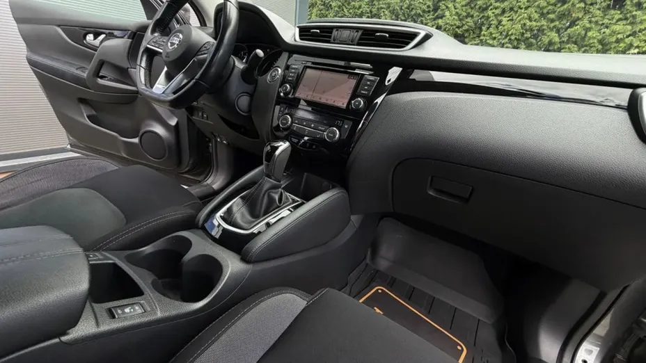 NISSAN Qashqai -