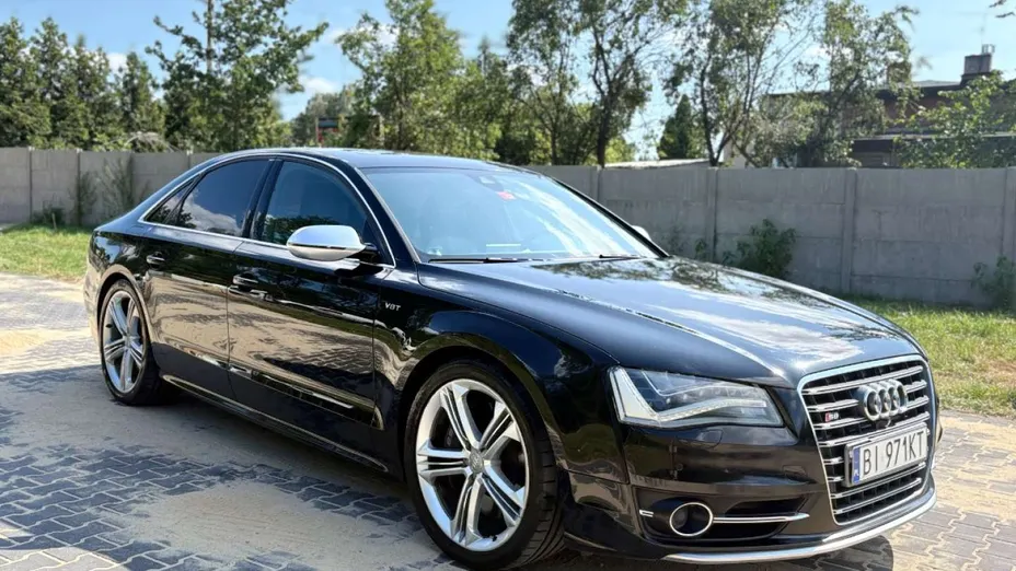 AUDI S8 -