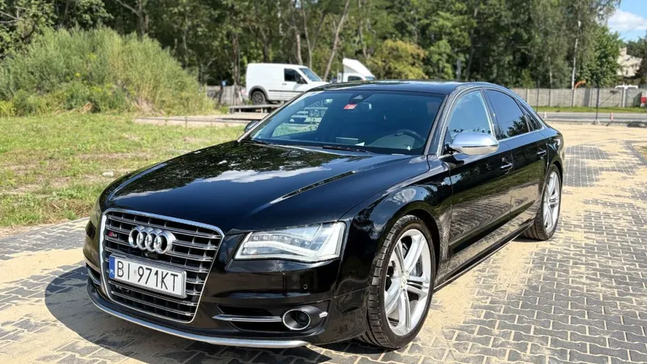 AUDI S8 -