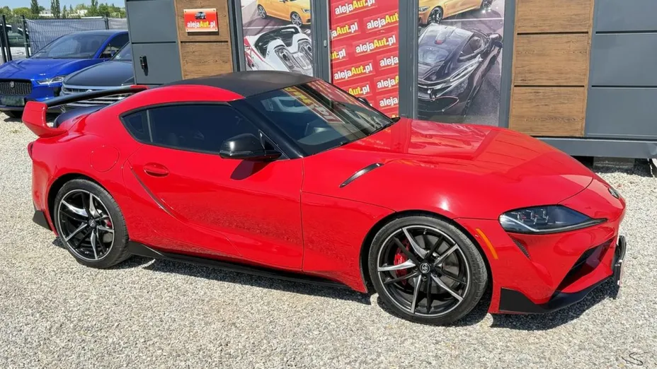 TOYOTA Supra -