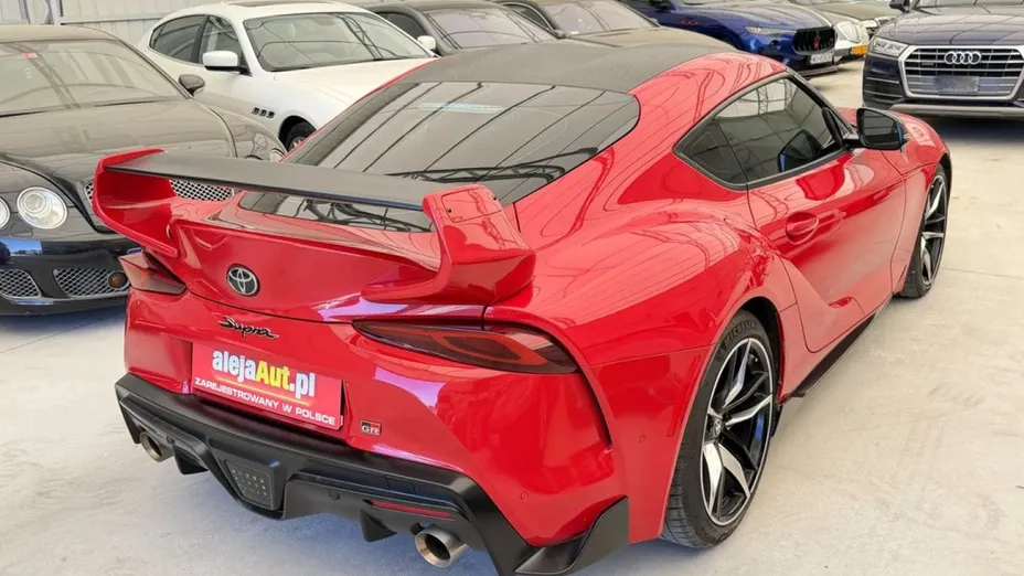 TOYOTA Supra -