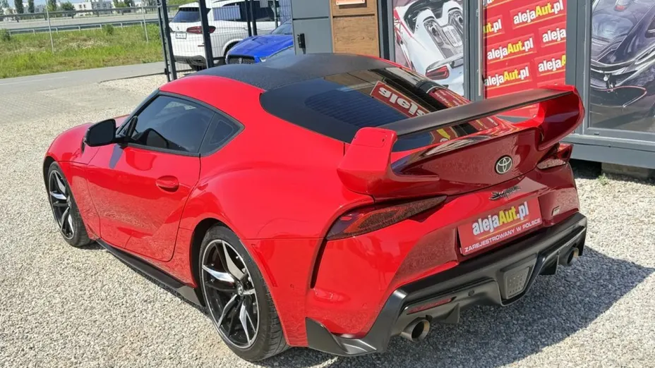 TOYOTA Supra -