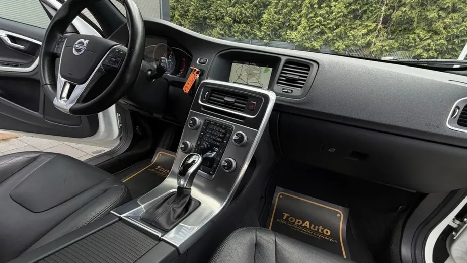 VOLVO V60 -