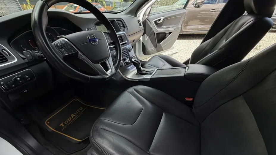 VOLVO V60 -