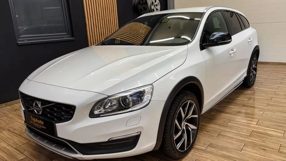 VOLVO V60 -
