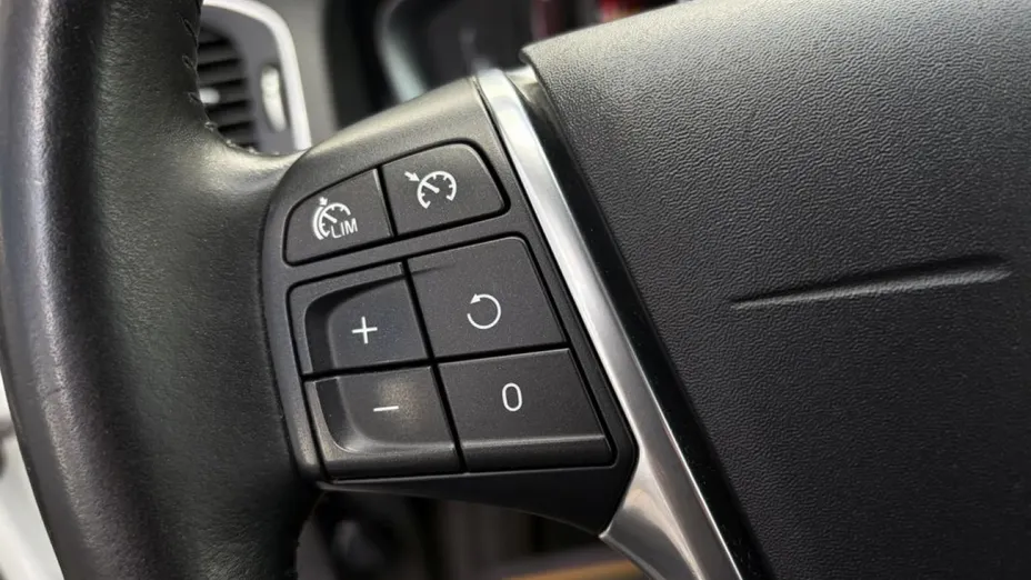VOLVO V60 -
