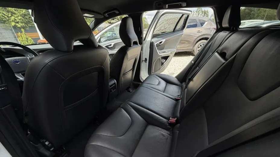 VOLVO V60 -