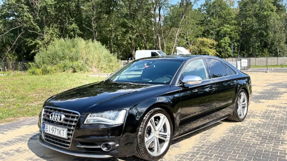 AUDI S8 -