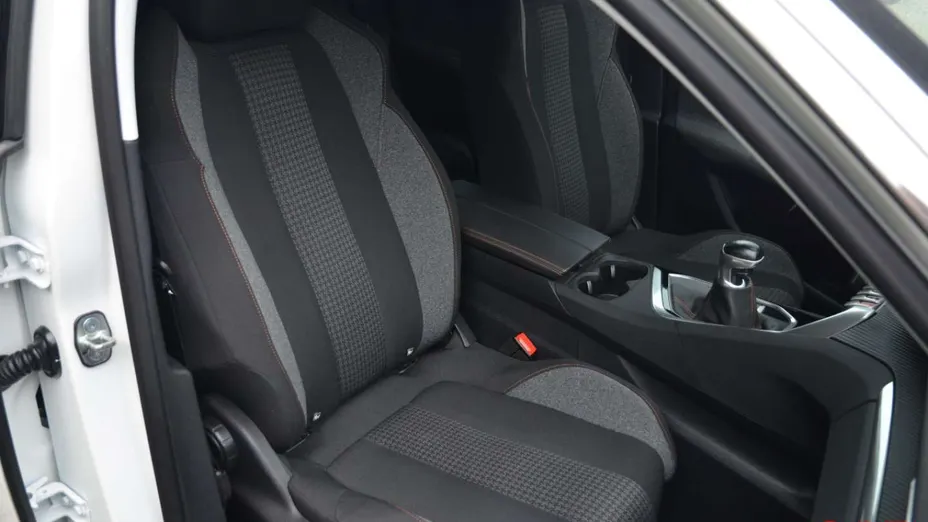 PEUGEOT 3008 -