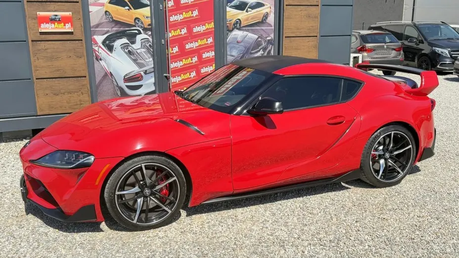 TOYOTA Supra -