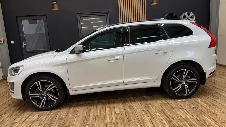 VOLVO XC60 -