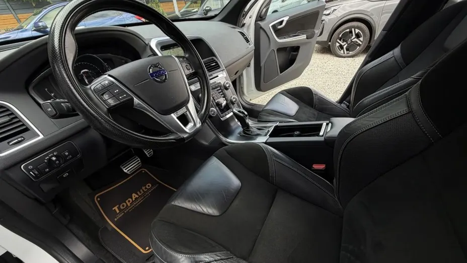 VOLVO XC60 -
