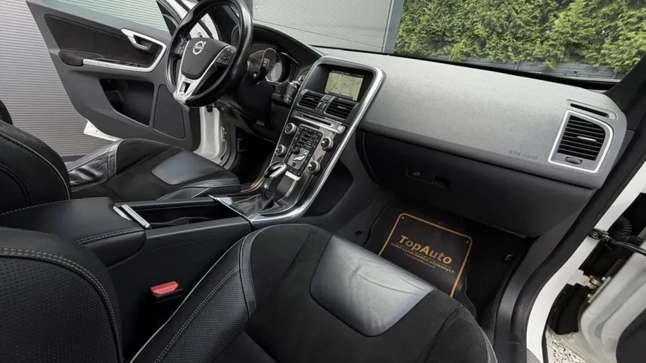 VOLVO XC60 -