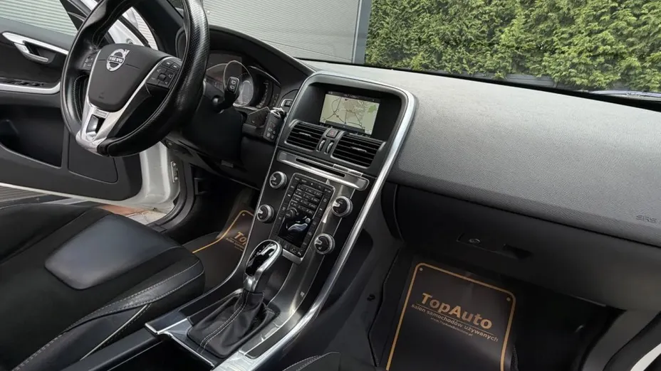 VOLVO XC60 -