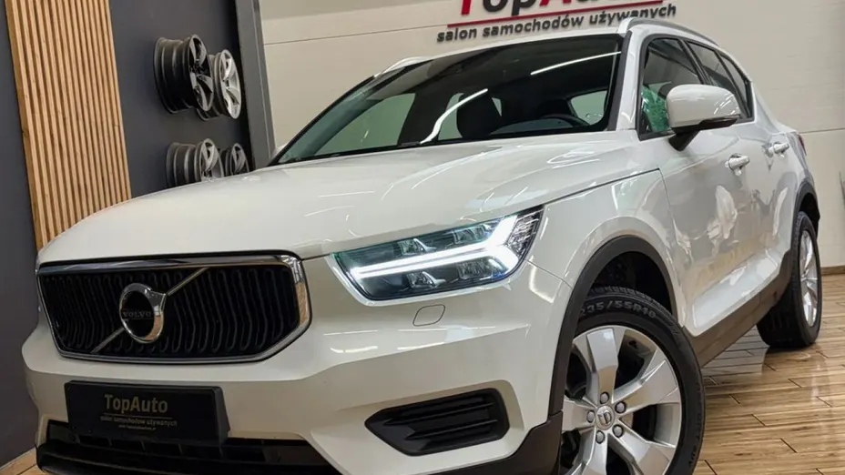 VOLVO XC40 -