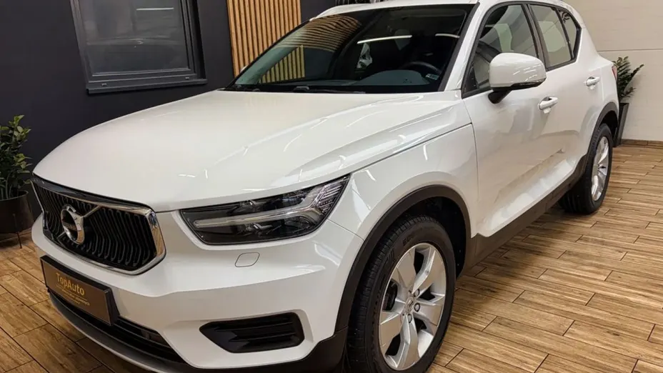 VOLVO XC40 -