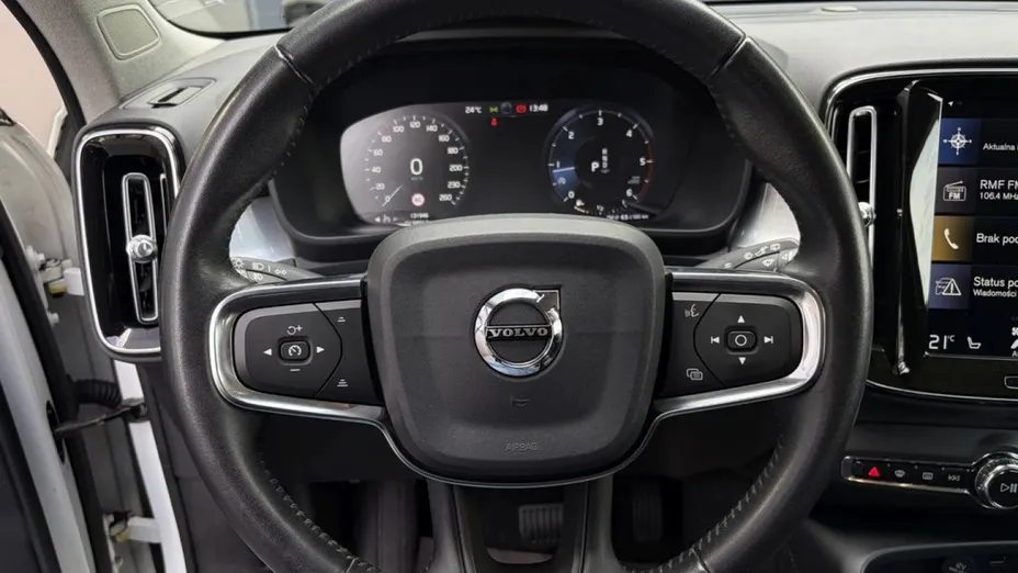 VOLVO XC40 -