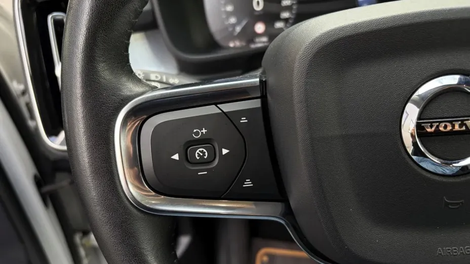VOLVO XC40 -