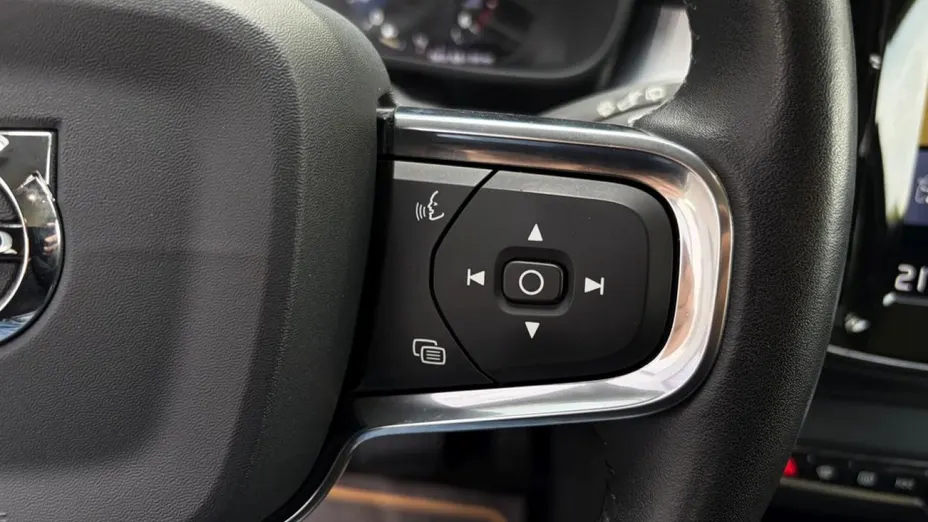 VOLVO XC40 -