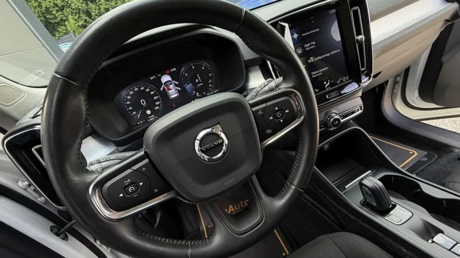 VOLVO XC40 -
