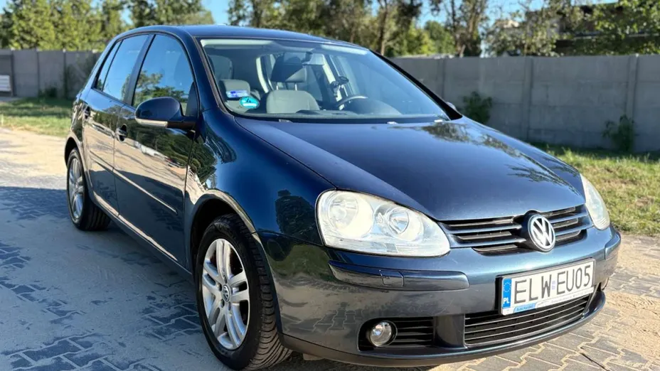VOLKSWAGEN Golf -