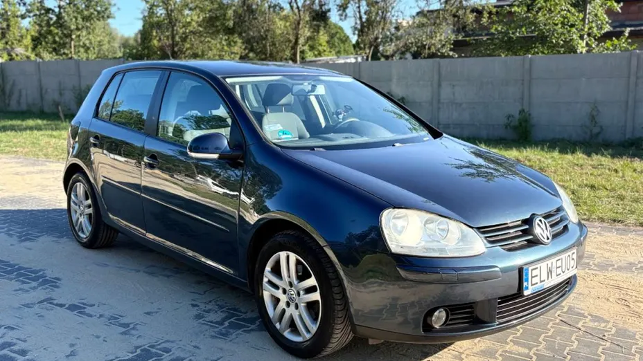 VOLKSWAGEN Golf -