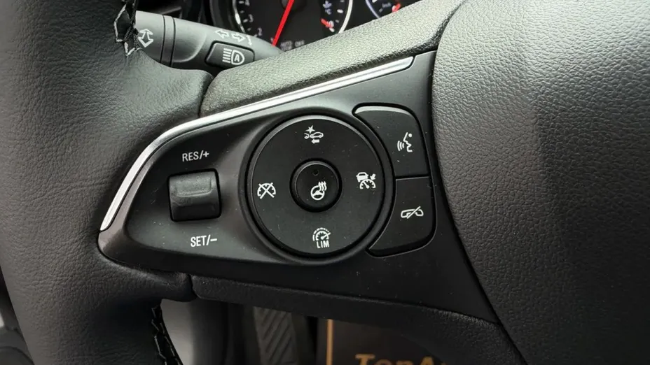 OPEL Insignia -