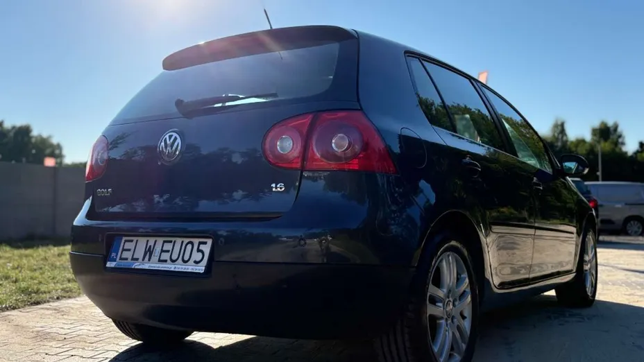 VOLKSWAGEN Golf -