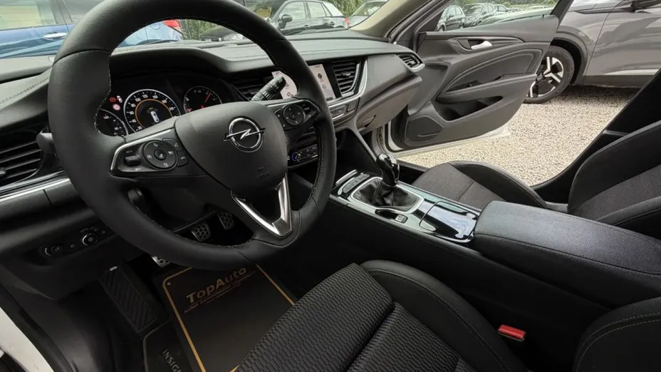 OPEL Insignia -