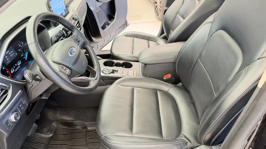 FORD Escape -