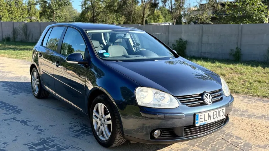 VOLKSWAGEN Golf -