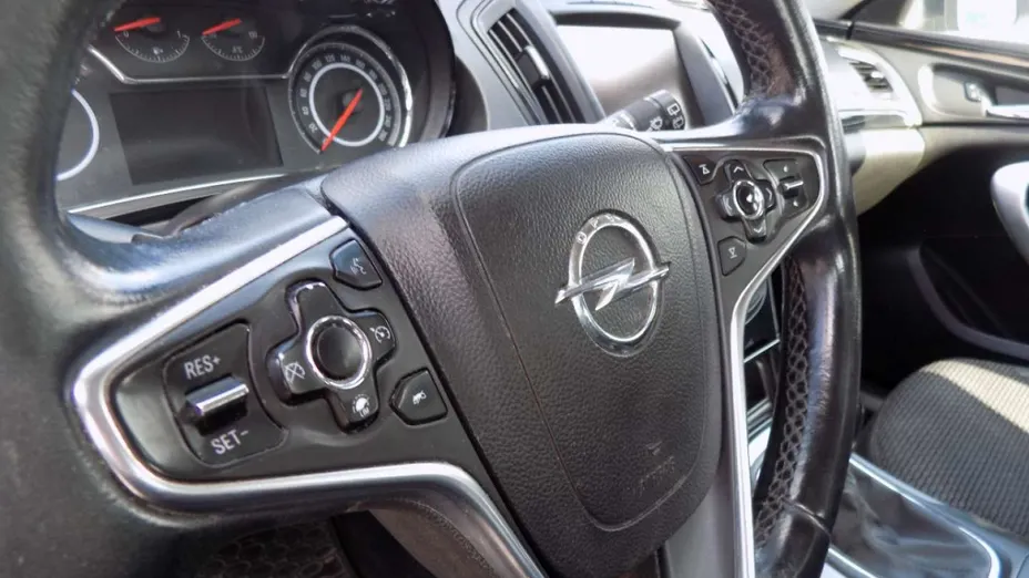 OPEL Insignia -