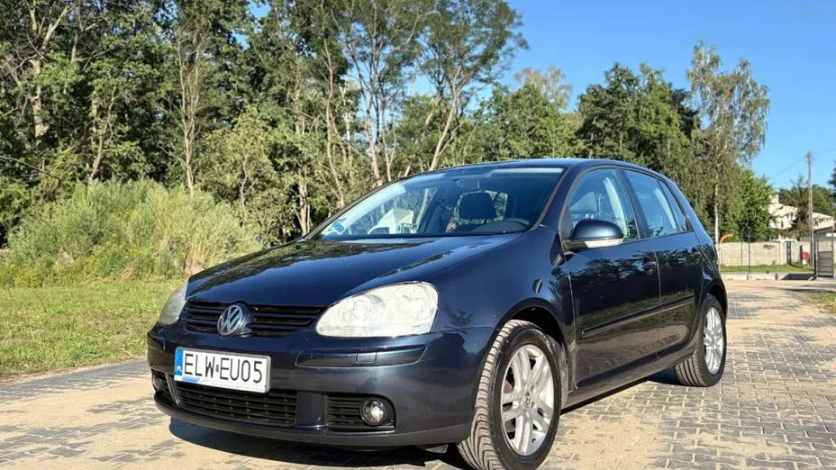 VOLKSWAGEN Golf -