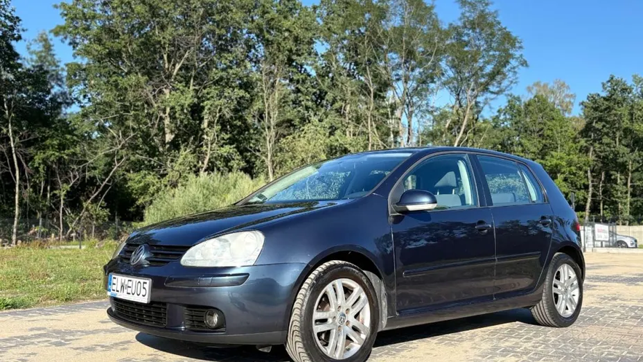 VOLKSWAGEN Golf -