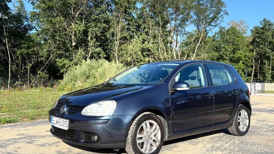VOLKSWAGEN Golf -