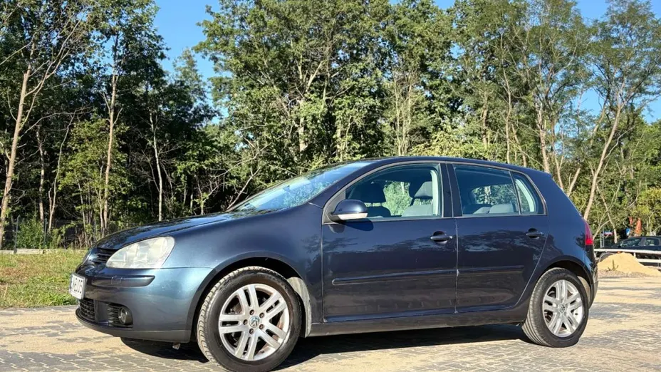 VOLKSWAGEN Golf -