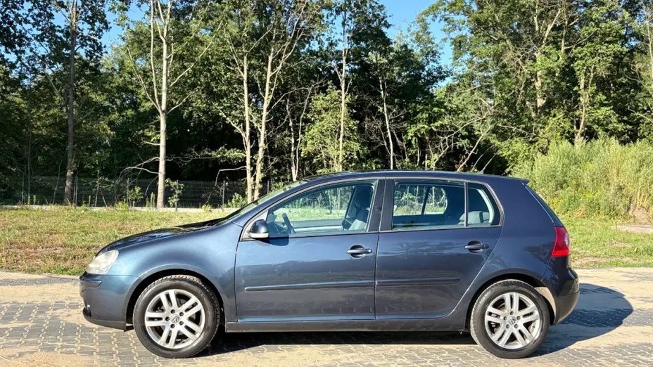 VOLKSWAGEN Golf -