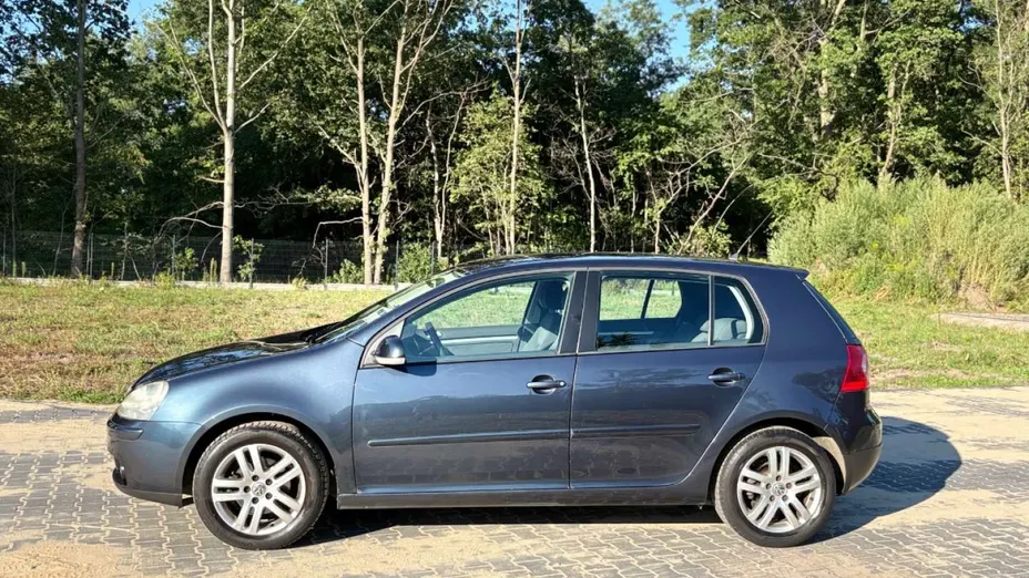 VOLKSWAGEN Golf -