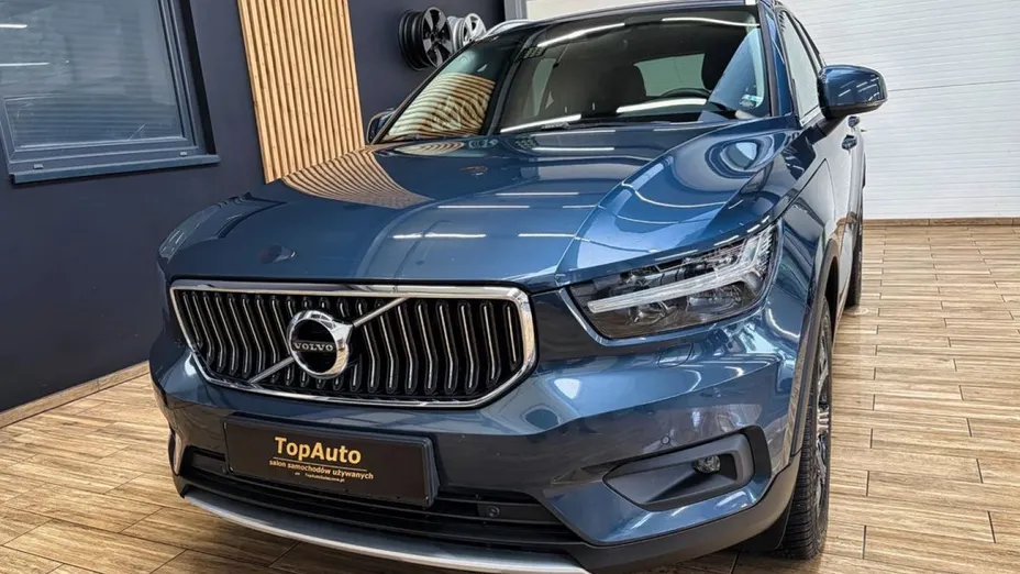 VOLVO XC40 -