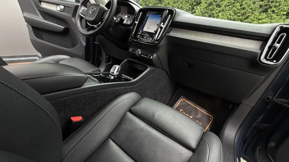 VOLVO XC40 -